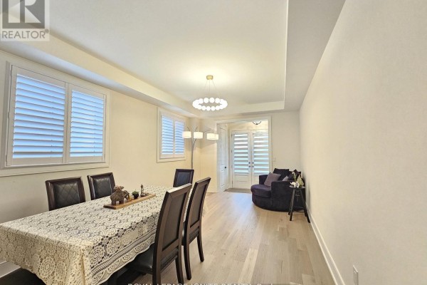 Eating area - 48 Duxbury Road, Brampton, ON L6R4E3 Photo 5