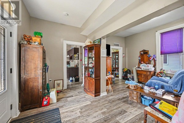 Bedroom 3 - 48 Elmsley Street S, Smiths Falls, ON K7A3P6 Photo 5
