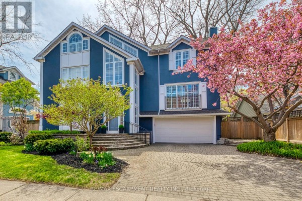 48 Forsythe Street, Oakville, ON, photo 2