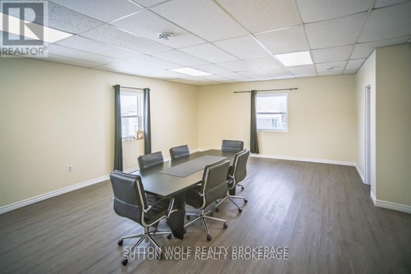48 Front Street E, Strathroy Caradoc, ON, photo 2