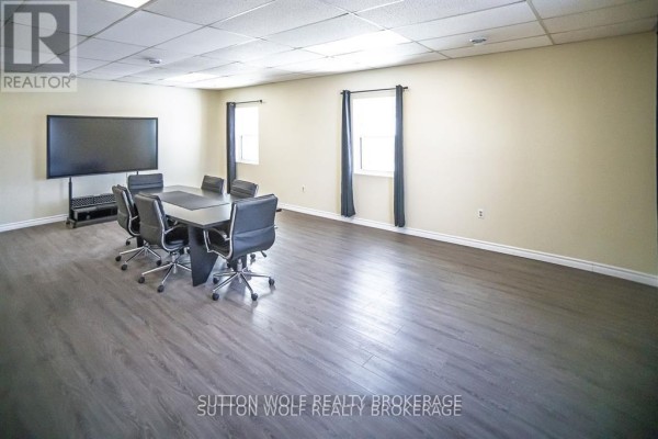 48 Front Street E, Strathroy Caradoc, ON N7G1Y6 Photo 5