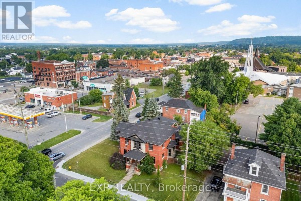48 Hall Avenue E, Renfrew, ON, photo 3