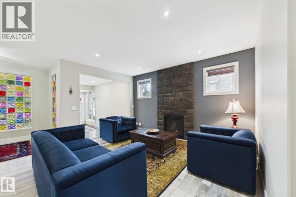 Living room - 48 Lundberg Crescent, Red Deer, AB T4R0R2 Photo 4