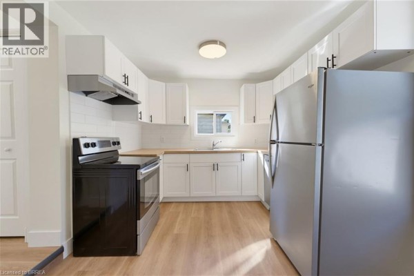 Kitchen - 48 Maitland Street, Brantford, ON N3S6L1 Photo 5