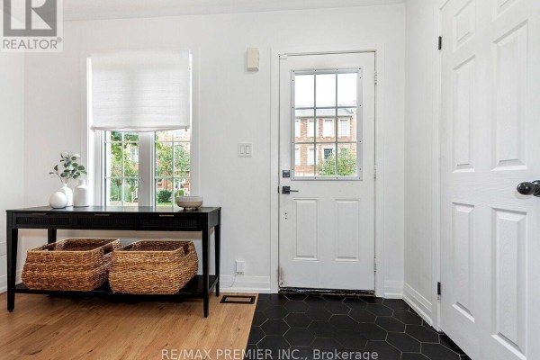 Family room - 48 Odoardo Di Santo Circle, Toronto, ON M3L0E7 Photo 4