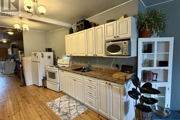 48 Ontario Ave, Elliot Lake, ON, photo 3