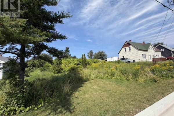 48 Pleasant Street, Dominion, NS B1G1S6 Photo 3