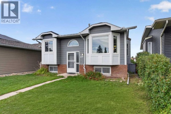 4pc Bathroom - 48 Shawfield Road Sw, Calgary, AB T2Y1Y7 Photo 2