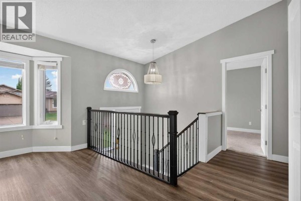 Bedroom - 48 Shawfield Road Sw, Calgary, AB T2Y1Y7 Photo 3