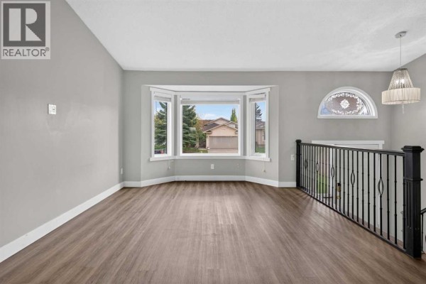 Bedroom - 48 Shawfield Road Sw, Calgary, AB T2Y1Y7 Photo 4