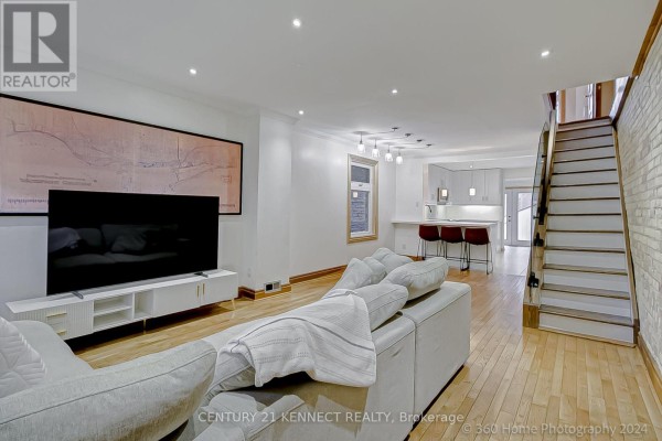 Kitchen - 48 Stephenson Avenue, Toronto, ON M4C1G1 Photo 3