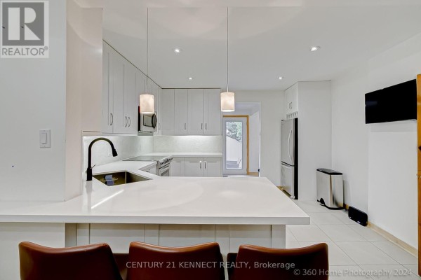 Bedroom 2 - 48 Stephenson Avenue, Toronto, ON M4C1G1 Photo 5
