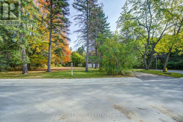 48 The Bridle Path, Toronto, ON M2L1C8 Photo 2