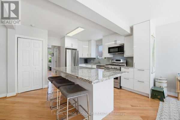 Bedroom 3 - 48 Tower Drive, Toronto, ON M1R3N9 Photo 4