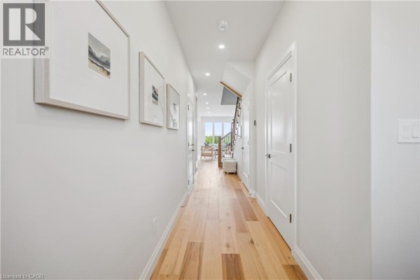 4pc Bathroom - 48 Walker Road, Ingersoll, ON N5C4H3 Photo 2