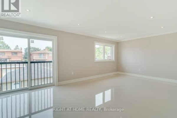 Dining room - 48 Wallace Avenue, Toronto, ON M6H1T5 Photo 5