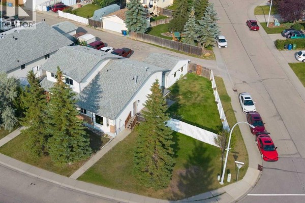 Kitchen - 48 West Aarsby Road, Cochrane, AB T4C1L3 Photo 2