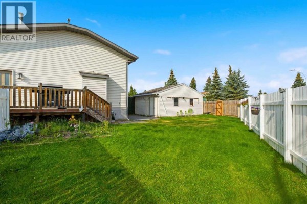 Living room - 48 West Aarsby Road, Cochrane, AB T4C1L3 Photo 3