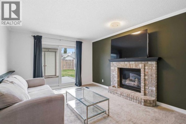 Bedroom - 48 West Aarsby Road, Cochrane, AB T4C1L3 Photo 5