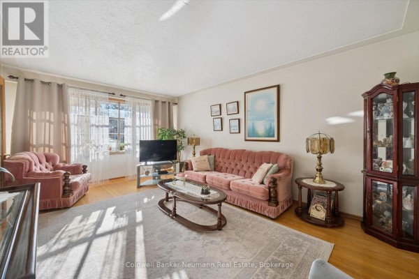 Sitting room - 48 Westminster Avenue, Guelph, ON N1E4C1 Photo 4