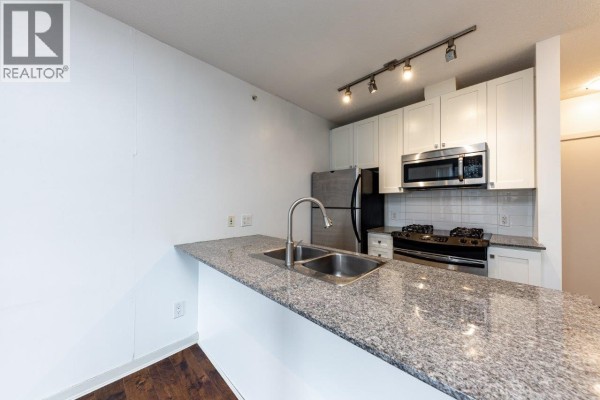 480 Robson Street, Vancouver, BC, photo 3