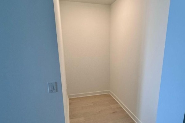 Living room - 4803 - 11 Yorkville Avenue, Toronto, ON M4W1L2 Photo 2