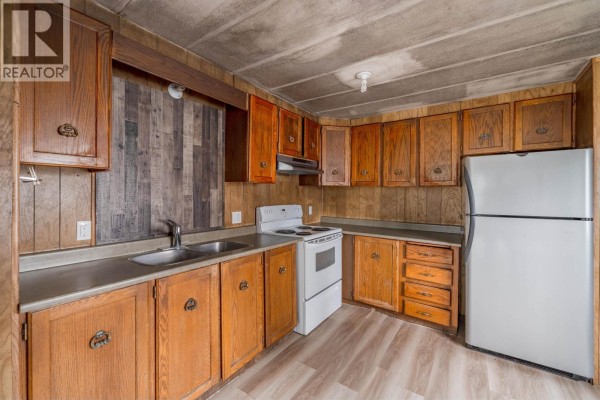 Laundry room - 4807 Clarke Avenue, Lac La Hache, BC V0K1T0 Photo 4
