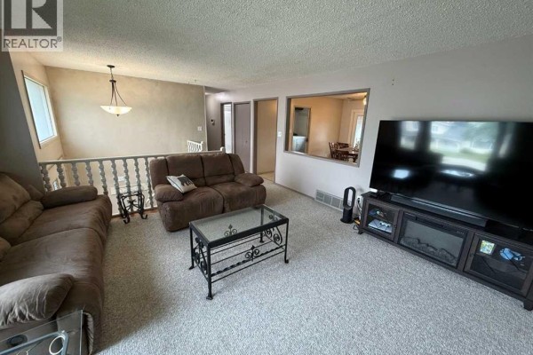 Den - 481 Mountain Street, Hinton, AB T7V1J9 Photo 4