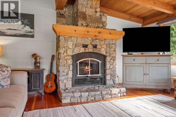 Kitchen - 481 Olmstead Rd, Cortes Island, BC V0P1Z0 Photo 5