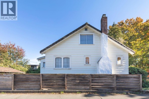 481 W 21st Avenue, Vancouver, BC V5Y2E6 Photo 2