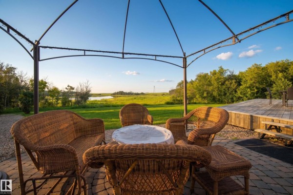 Family room - 48109 Rr 155, Rural Beaver County, AB T0B2C0 Photo 4