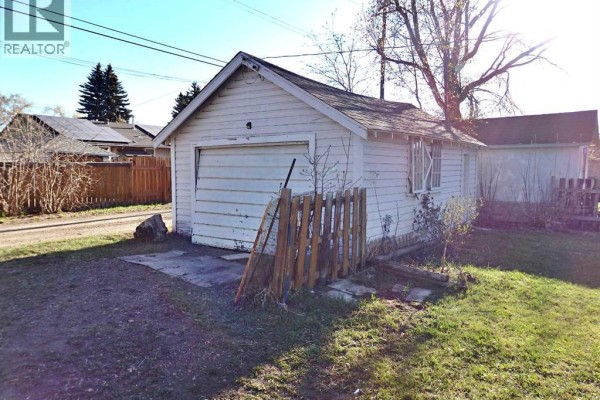 4pc Bathroom - 4812 51 Avenue, Vermilion, AB T9X1T3 Photo 4