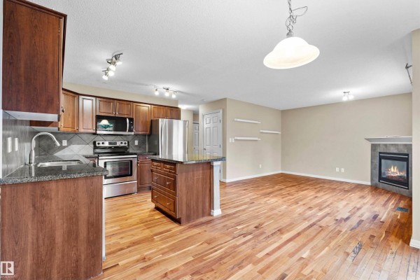 Kitchen - 4816 213 St Nw, Edmonton, AB T6M0G7 Photo 3