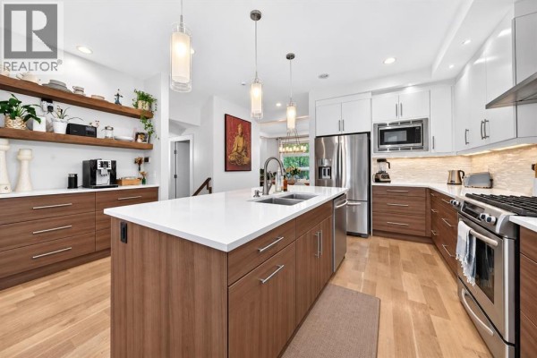 Kitchen - 4817 20 Avenue Nw, Calgary, AB T3B0V2 Photo 3