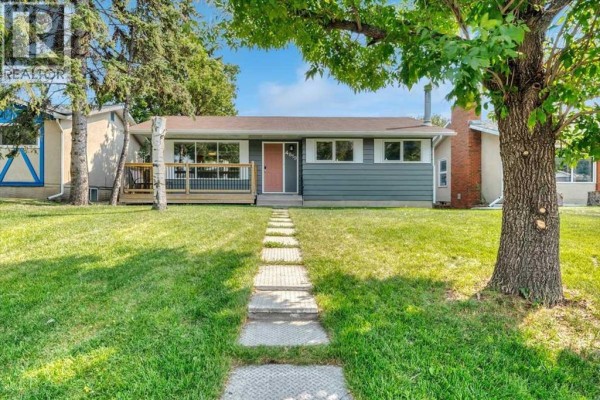 4pc Bathroom - 4819 Memorial Drive Se, Calgary, AB T2A2P9 Photo 4