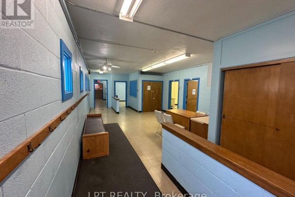 482 Dundas Street, London East, ON N6B1W6 Photo 2