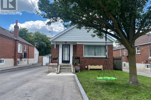 Living room - 482 Warden Avenue, Toronto, ON M1L3Z1 Photo 3