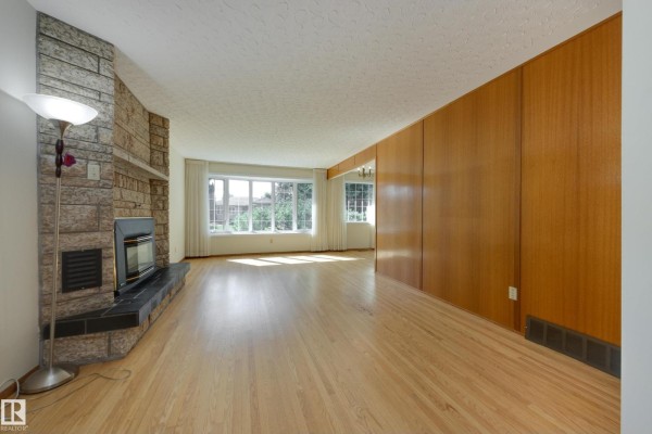 Family room - 4820 109 Av Nw, Edmonton, AB T6A1R6 Photo 4