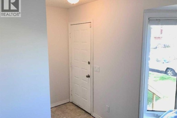 4820 60 Street, Calgary, AB T1Y5E9 Photo 5