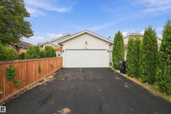 Kitchen - 4824 13 Av Nw, Edmonton, AB T6L6J9 Photo 3