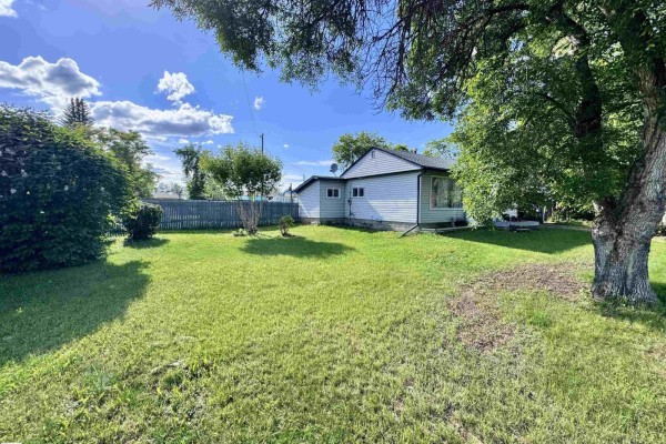 Kitchen - 4824 53 St, Innisfree, AB T0B2G0 Photo 3