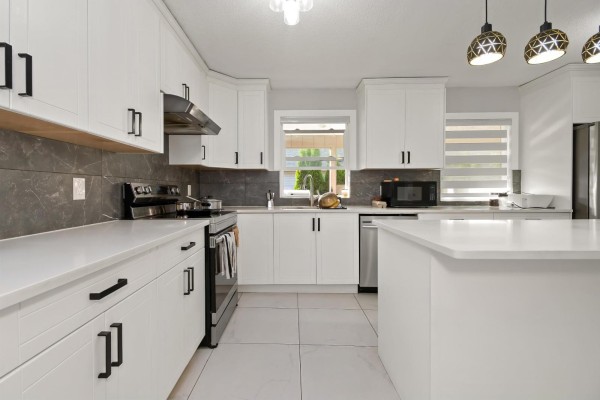 Kitchen - 48247 Yale Road, East Chilliwack, Chilliwack, BC V4Z0A8 Photo 3