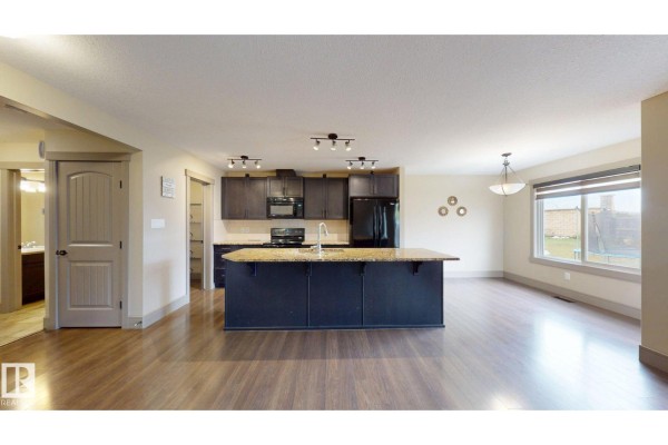 Kitchen - 4826 171a Av Nw, Edmonton, AB T5Y3P3 Photo 3