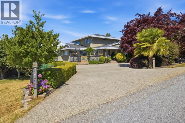 4827 Bluegrouse Drive, Sechelt, BC, photo 2