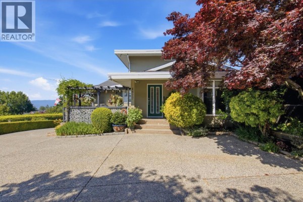 4827 Bluegrouse Drive, Sechelt, BC, photo 3