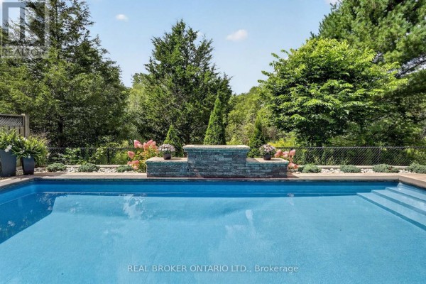 483 Valridge Drive, Hamilton, ON, photo 2