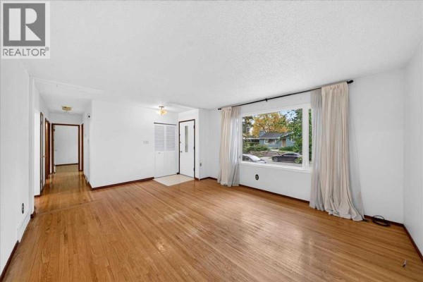Dining room - 4831 48 Street Nw, Calgary, AB T3A0S5 Photo 2
