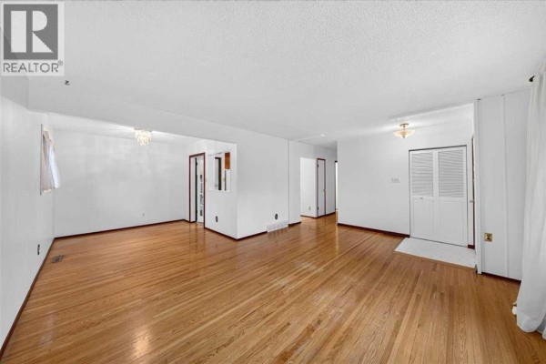 Kitchen - 4831 48 Street Nw, Calgary, AB T3A0S5 Photo 3