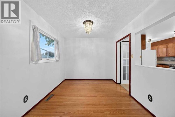 Bedroom - 4831 48 Street Nw, Calgary, AB T3A0S5 Photo 4