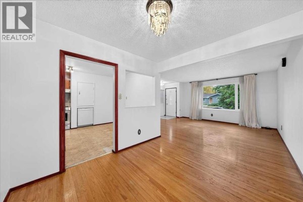 Bedroom - 4831 48 Street Nw, Calgary, AB T3A0S5 Photo 5